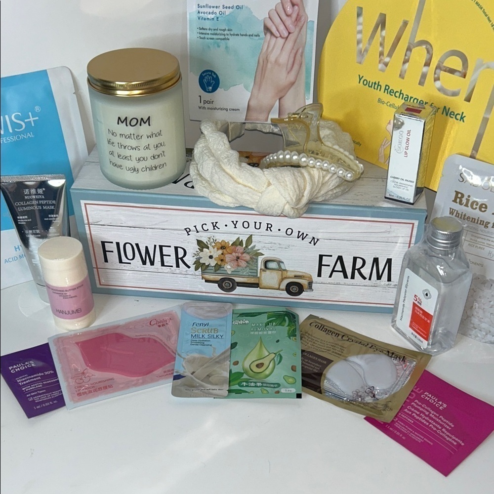 Mom’s Gift Set w/ Candle, Hair Accessories and Facial Products NWT Gift Box
